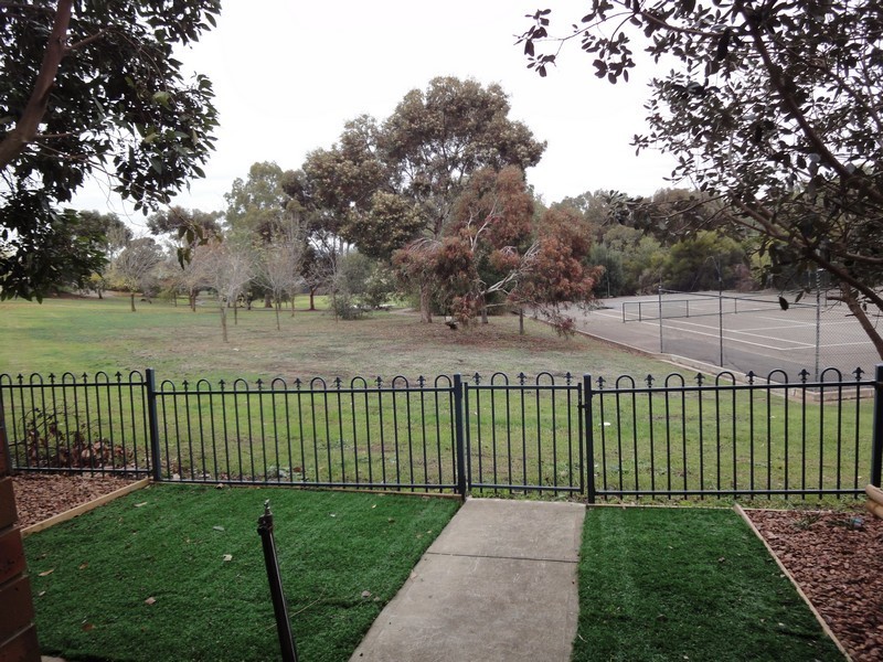 Unit 2, 36 Debenham Court, Greenwith SA 5125