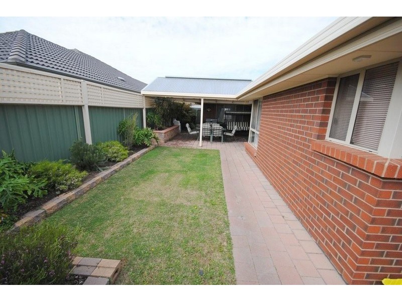 25 Rowe Circuit, Walkley Heights SA 5098