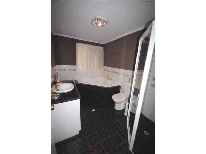 21 Chapel Hill Road, Greenwith SA 5125