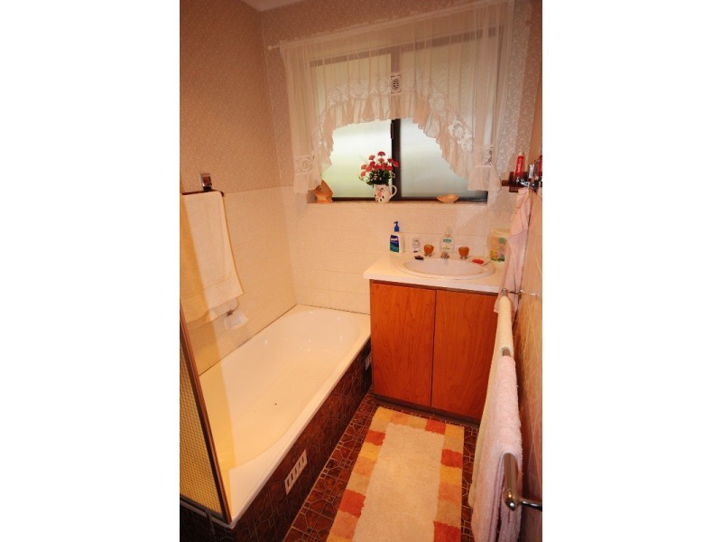 4 Leonis Avenue, Hope Valley SA 5090