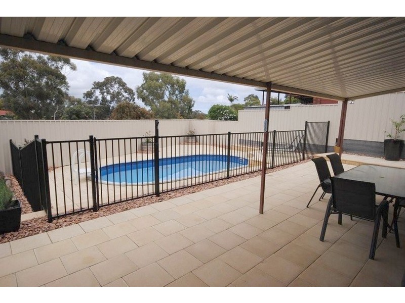 2 Cameron Court, Redwood Park SA 5097