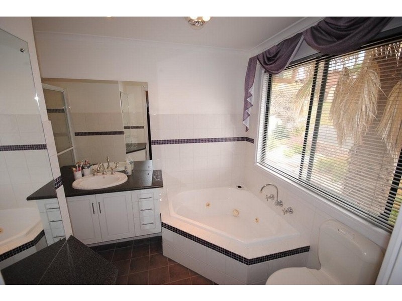 2 Cameron Court, Redwood Park SA 5097