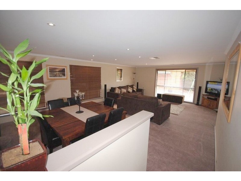 2 Cameron Court, Redwood Park SA 5097