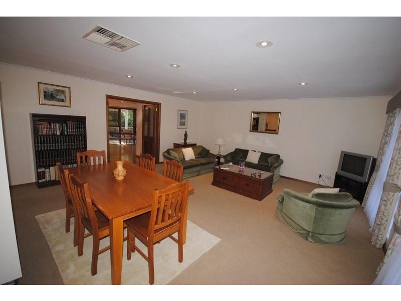 22 Doulton Crescent, Modbury Heights SA 5092