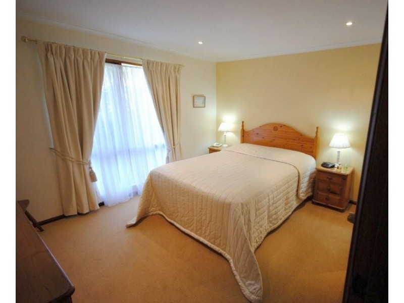 22 Doulton Crescent, Modbury Heights SA 5092