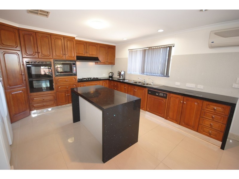 36 Kara Crescent, Gulfview Heights SA 5096