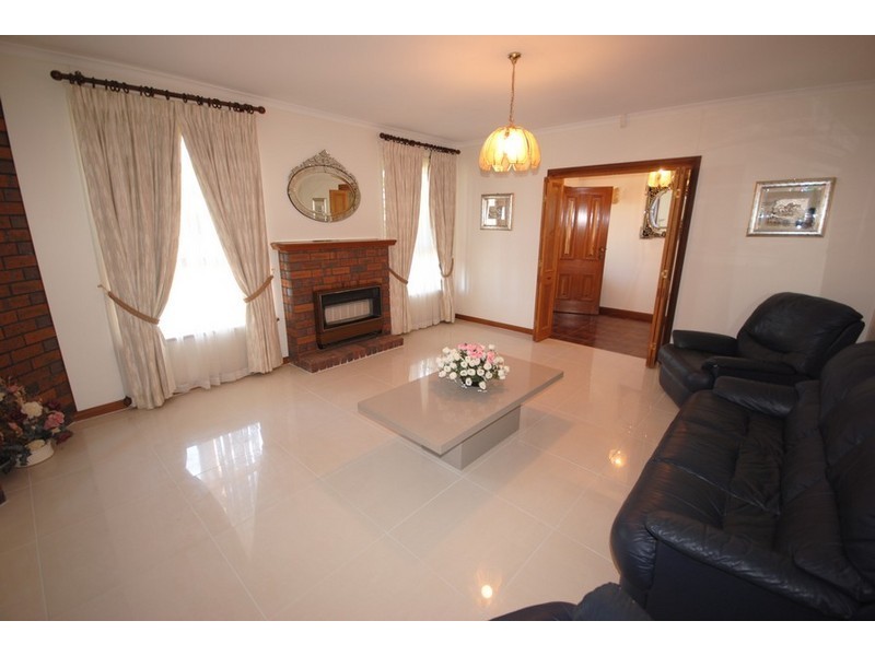 36 Kara Crescent, Gulfview Heights SA 5096