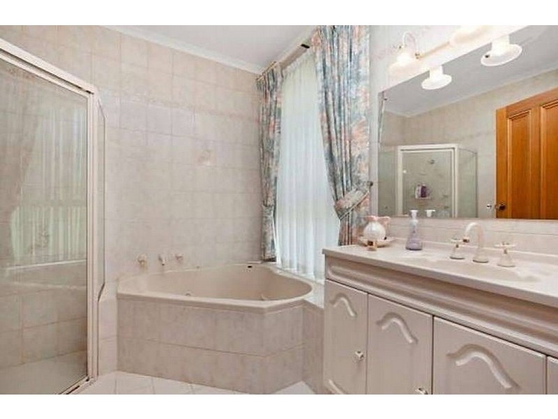 36 Kara Crescent, Gulfview Heights SA 5096