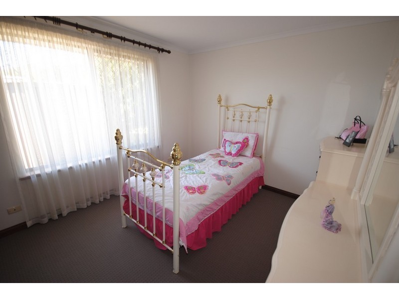 36 Kara Crescent, Gulfview Heights SA 5096