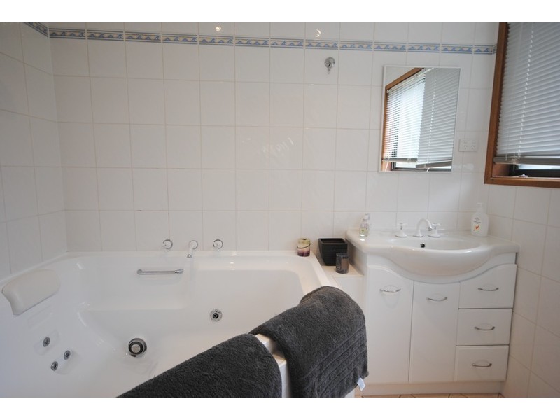 2 Jasper Court, Banksia Park SA 5091