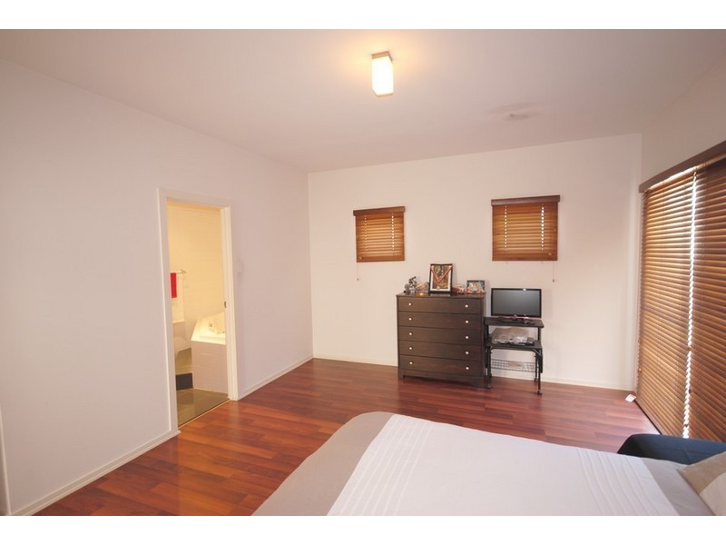 24 Grasswren Way, Mawson Lakes SA 5095