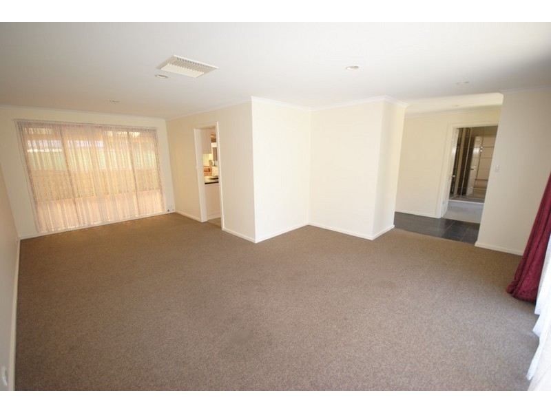 17 De Castella Avenue, Wynn Vale SA 5127