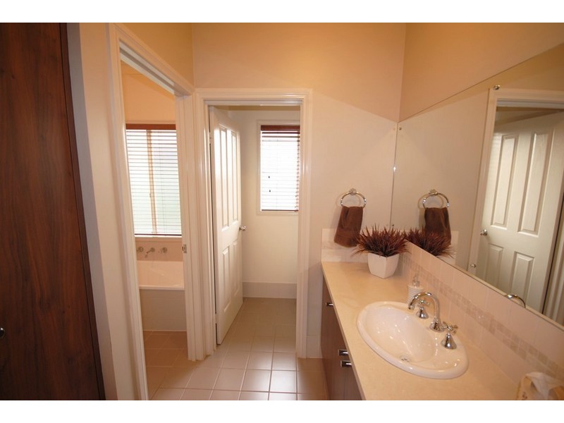 12 Oriole Walk, Mawson Lakes SA 5095