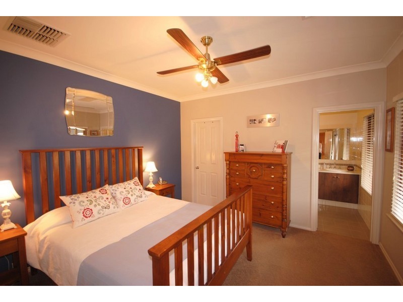 12 Oriole Walk, Mawson Lakes SA 5095