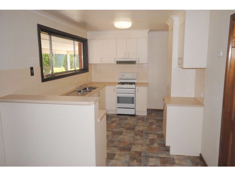 28 Hinkler Crescent, Modbury Heights SA 5092