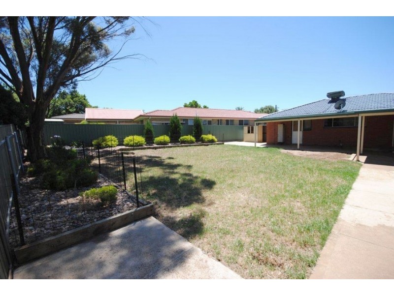 28 Hinkler Crescent, Modbury Heights SA 5092