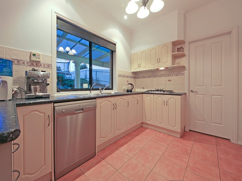 11 Chapel Hill Road, Greenwith SA 5125