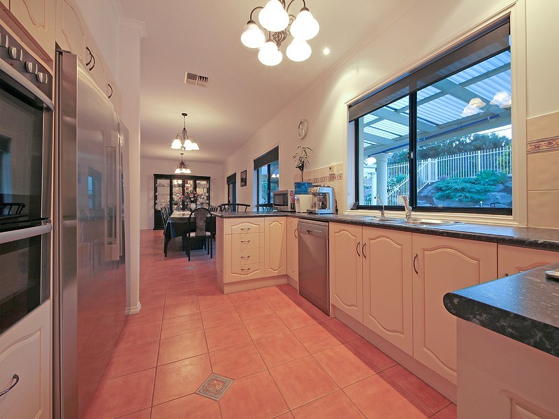 11 Chapel Hill Road, Greenwith SA 5125