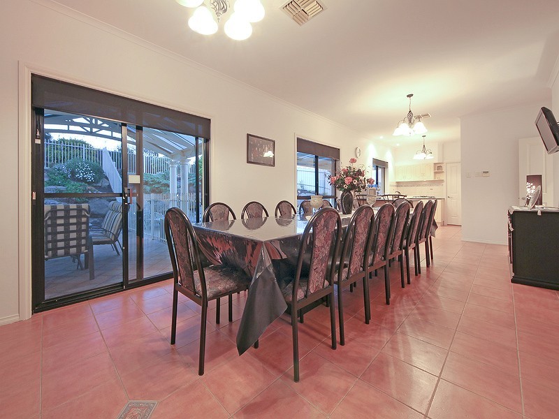 11 Chapel Hill Road, Greenwith SA 5125