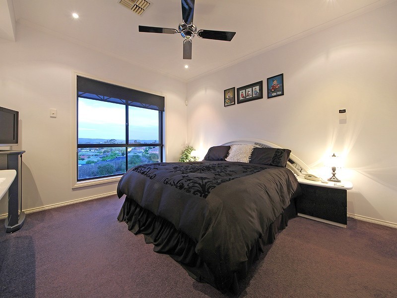 11 Chapel Hill Road, Greenwith SA 5125