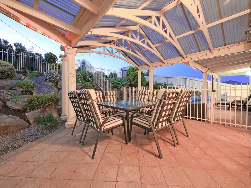 11 Chapel Hill Road, Greenwith SA 5125