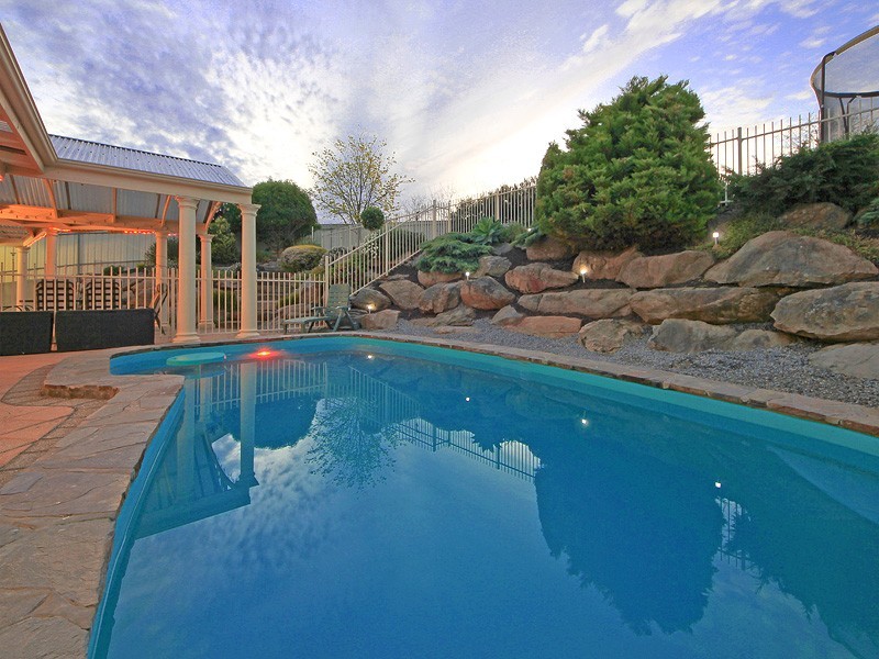 11 Chapel Hill Road, Greenwith SA 5125