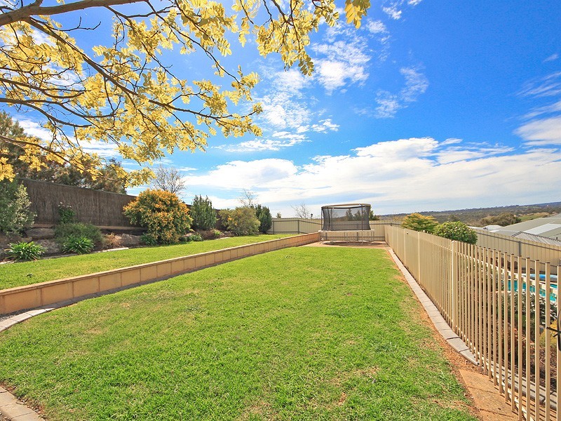 11 Chapel Hill Road, Greenwith SA 5125