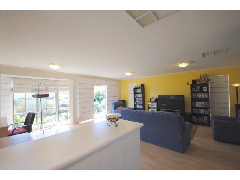 6 Amelio Walk, Flagstaff Hill SA 5159