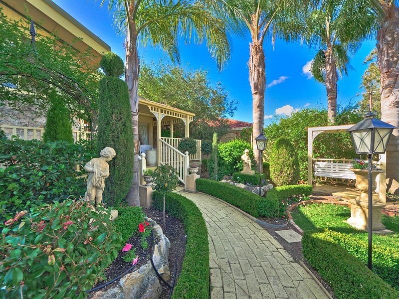 18 Edinburgh Road, Modbury SA 5092