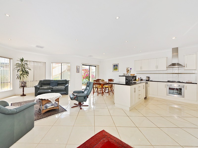 5 Maquarie Street, Mawson Lakes SA 5095