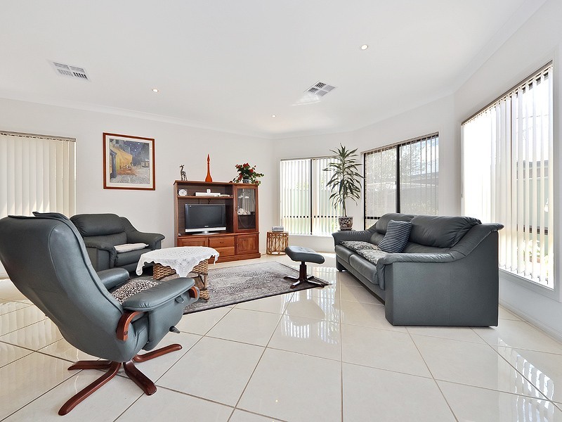 5 Maquarie Street, Mawson Lakes SA 5095