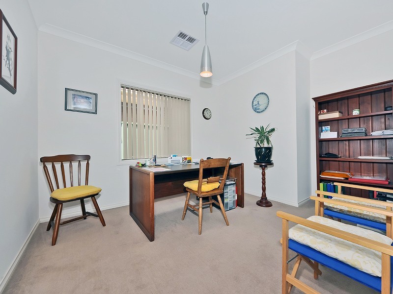 5 Maquarie Street, Mawson Lakes SA 5095