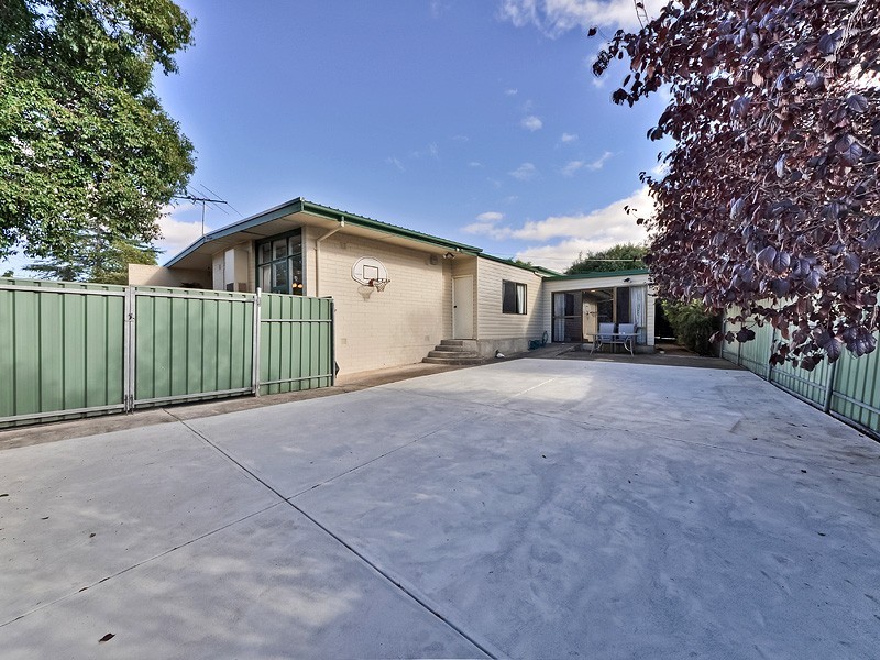 2 Whittaker Drive, Modbury SA 5092