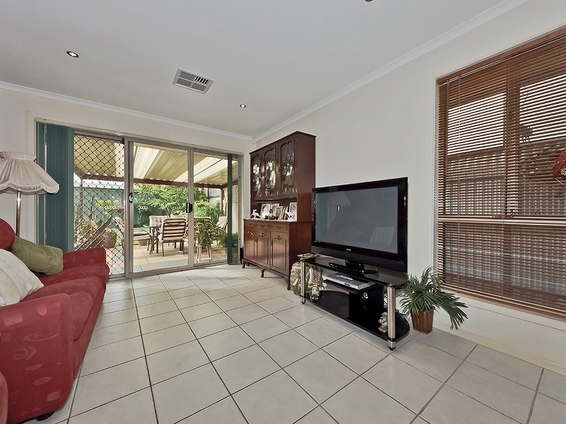 8 Pine Avenue, Glenelg North SA 5045