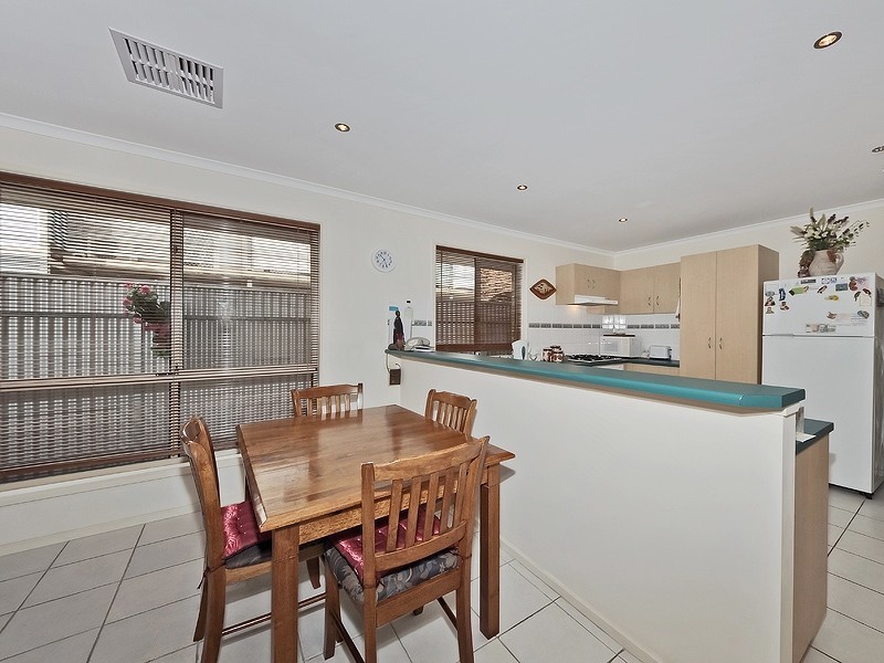 8 Pine Avenue, Glenelg North SA 5045