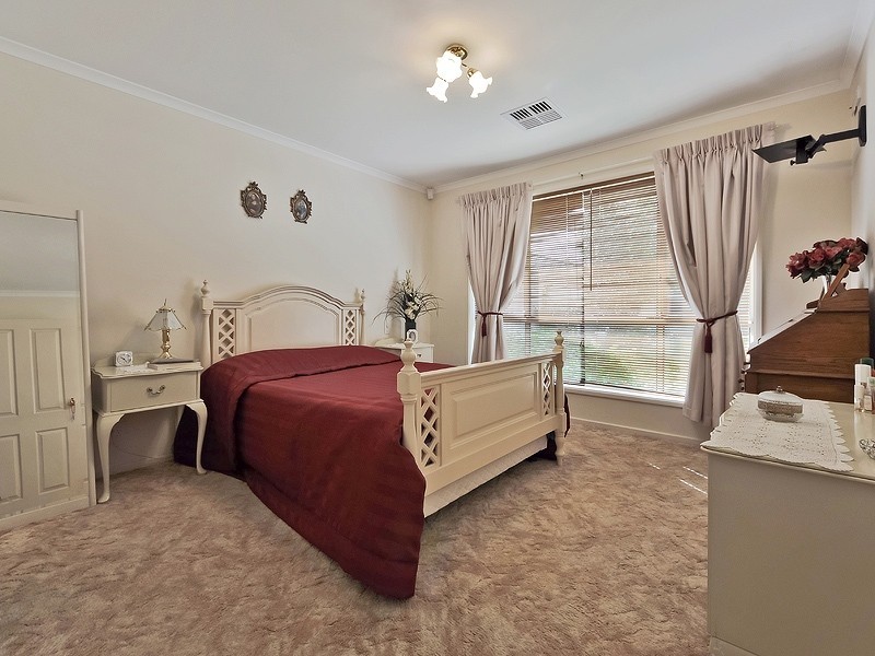 8 Pine Avenue, Glenelg North SA 5045