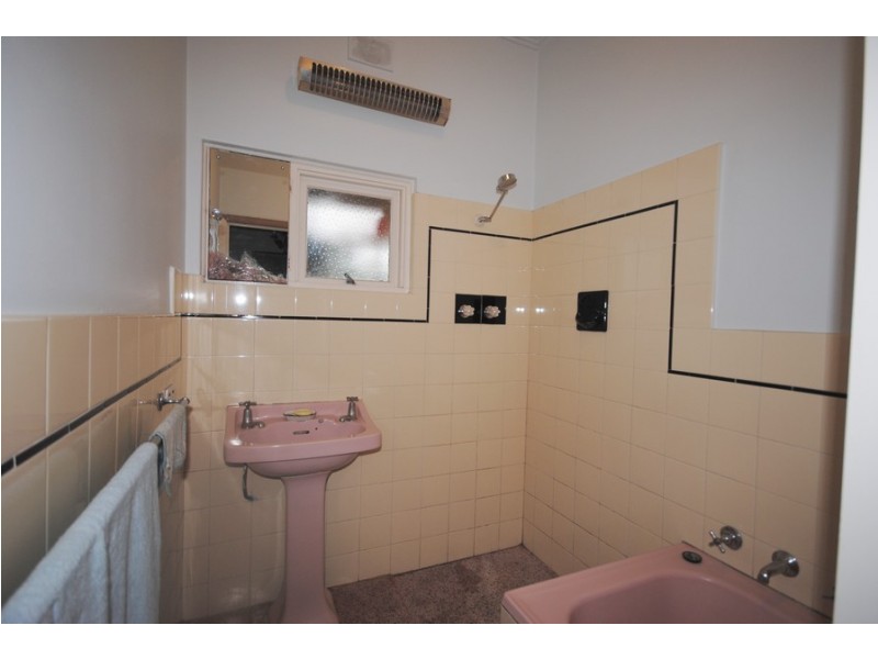 15 Leane Avenue, Ridgehaven SA 5097