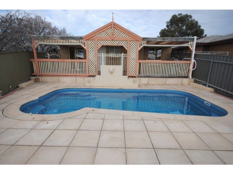 18 Clover Court, Wynn Vale SA 5127