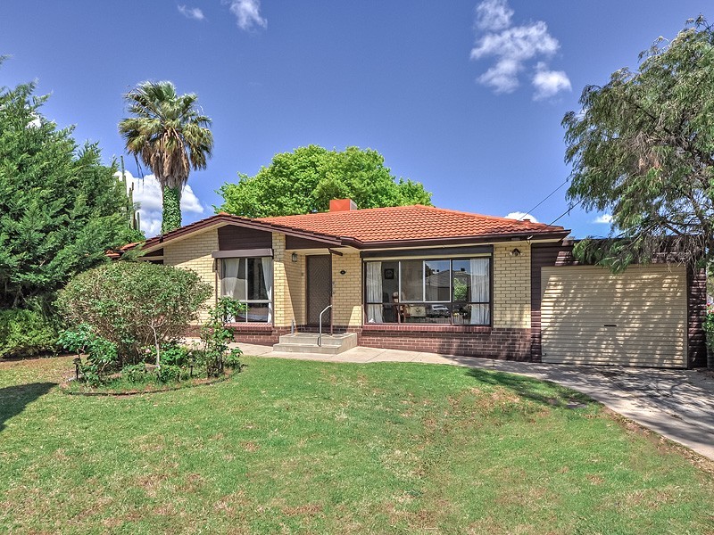 15 Lorraine Avenue, Para Vista SA 5093