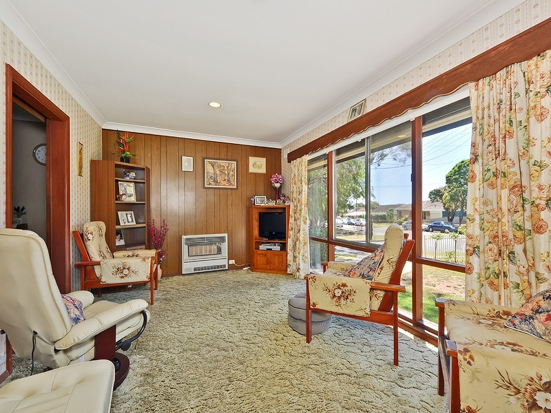 15 Lorraine Avenue, Para Vista SA 5093