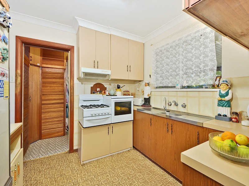 15 Lorraine Avenue, Para Vista SA 5093