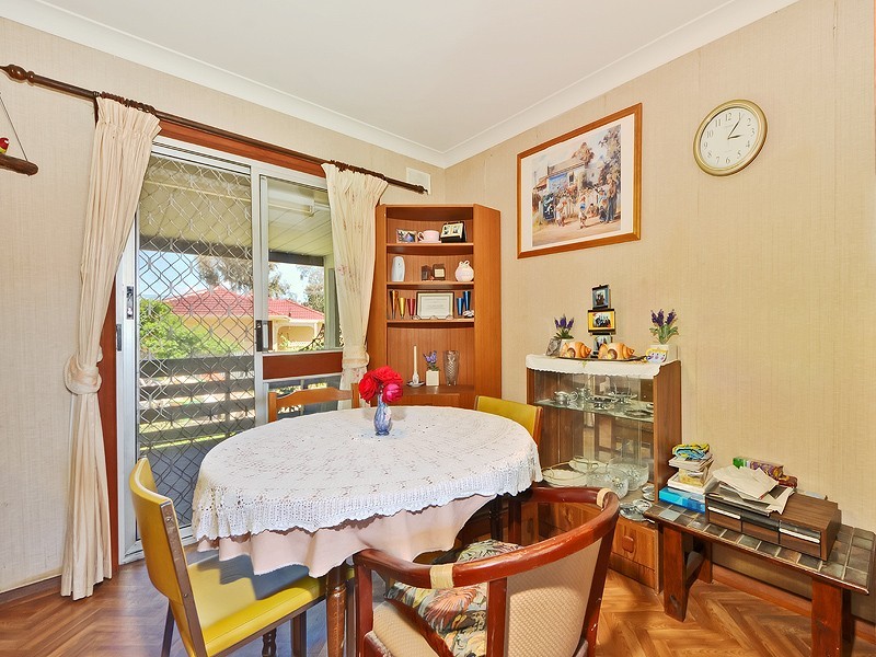 15 Lorraine Avenue, Para Vista SA 5093