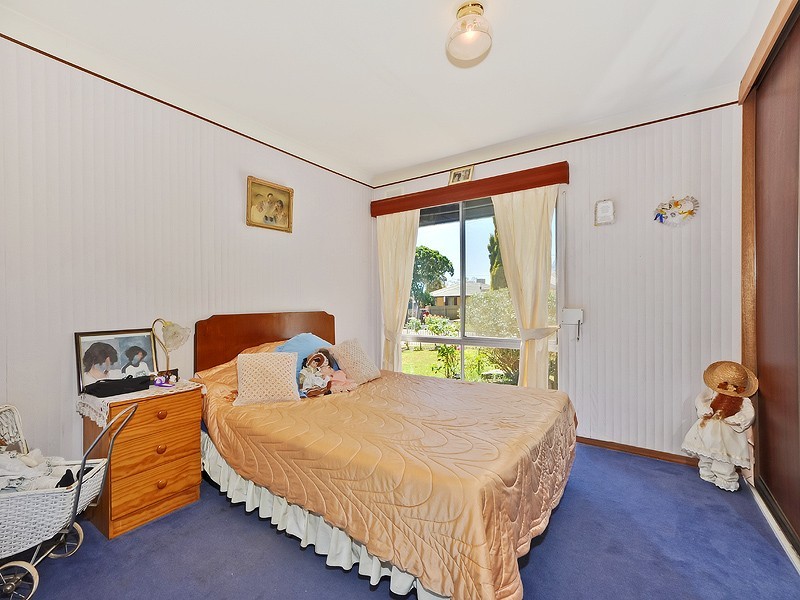 15 Lorraine Avenue, Para Vista SA 5093