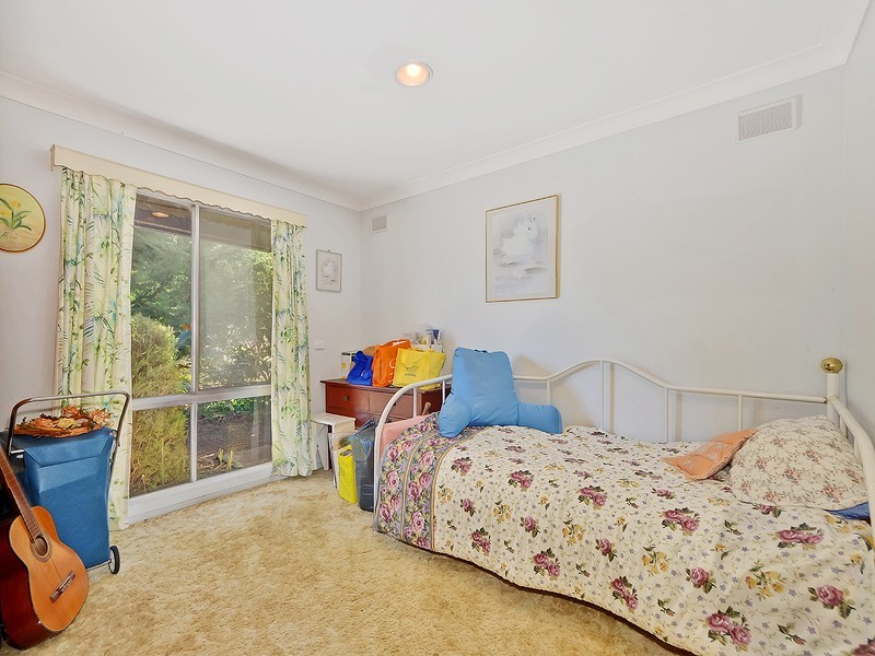 15 Lorraine Avenue, Para Vista SA 5093