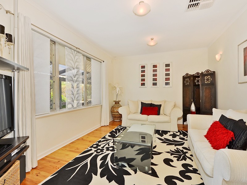 21 Nottingham Crescent, Valley View SA 5093