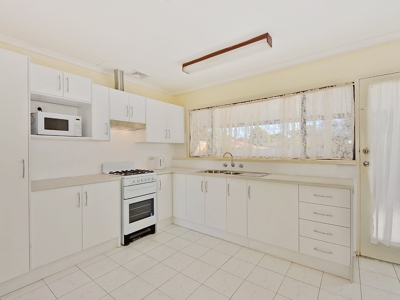 15 Moore Avenue, Salisbury East SA 5109