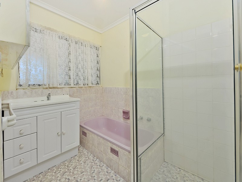 15 Moore Avenue, Salisbury East SA 5109