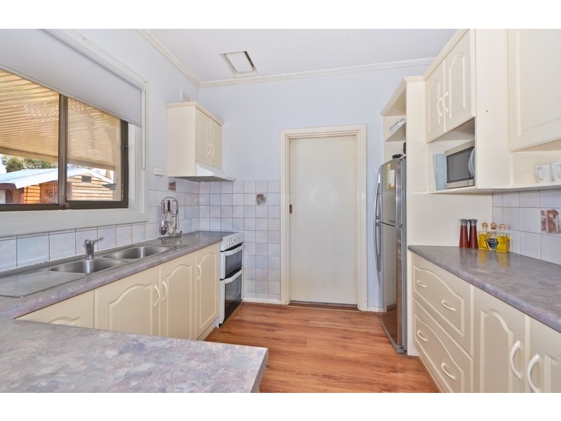 2 Winterbourne Road, Elizabeth Vale SA 5112