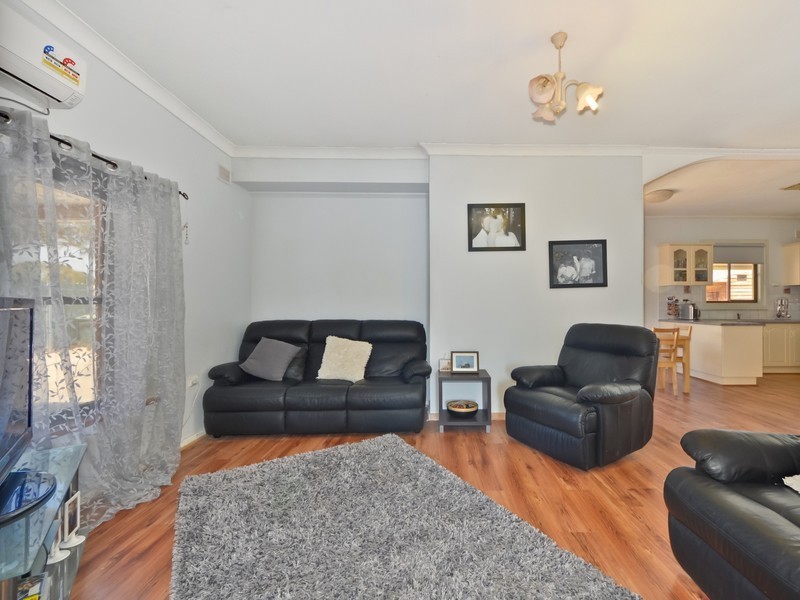 2 Winterbourne Road, Elizabeth Vale SA 5112