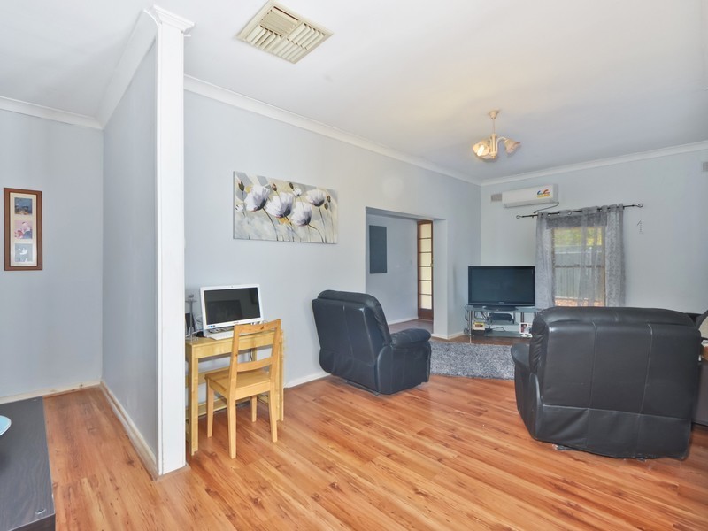 2 Winterbourne Road, Elizabeth Vale SA 5112